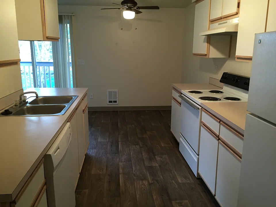 WALLACE PARK APARTMENTS (03)