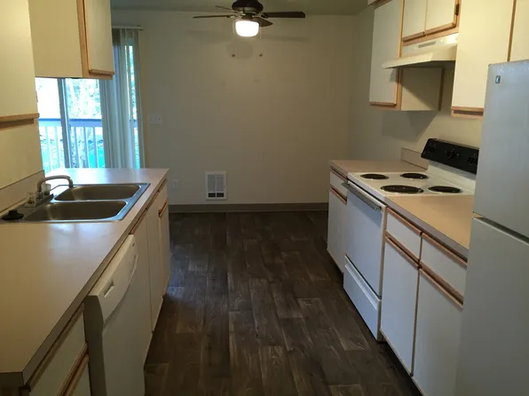 WALLACE PARK APARTMENTS (03)