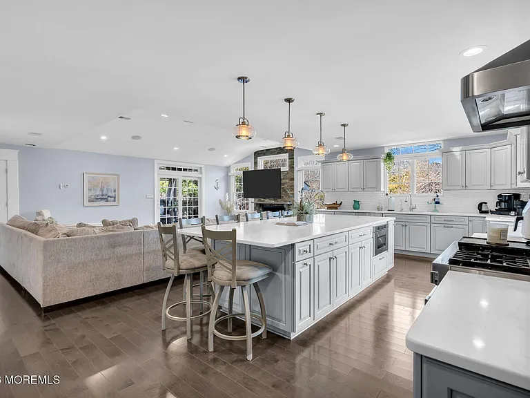375 Kildare Dr — Photo 10