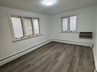 14203 Booth Memorial Ave #1, Flushing, NY 11355