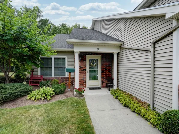 9 Cloister Ln, Webster, NY 14580