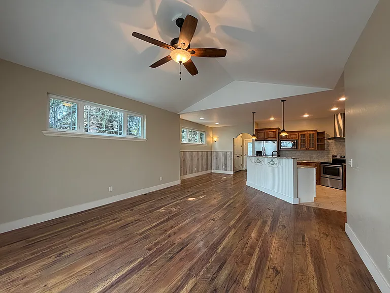 815 Parkway Dr — Photo 5