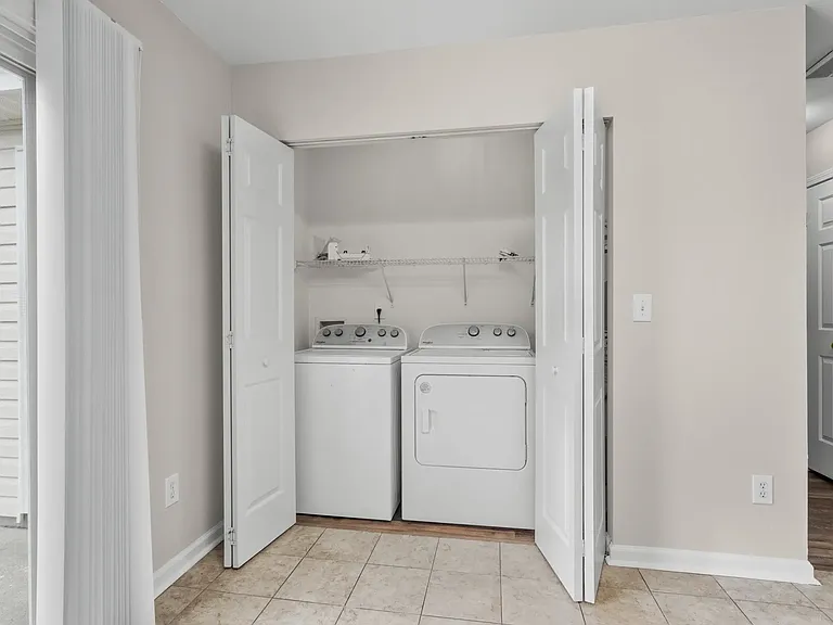 869 Silvercrest Dr — Photo 16