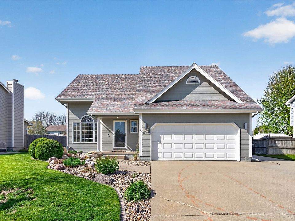 1st image of 617 SE Meadowlark Dr