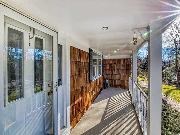 3rd image of 1 Saint George Glen Dr