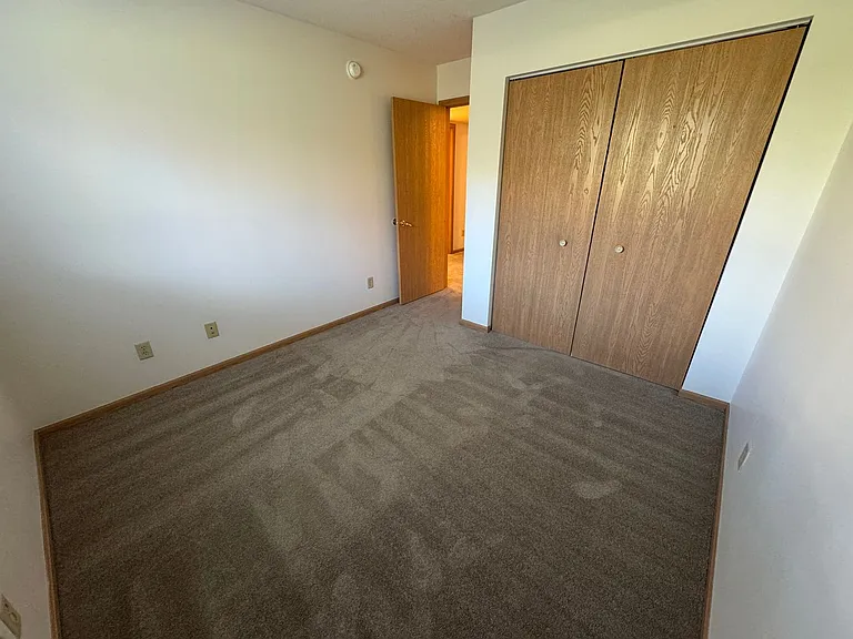 Lakeview Apartments — Photo 23