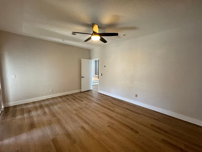 107 S Deerwood Ave — Photo 9