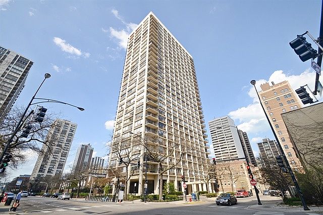1st image of 88 W Schiller St APT 2108