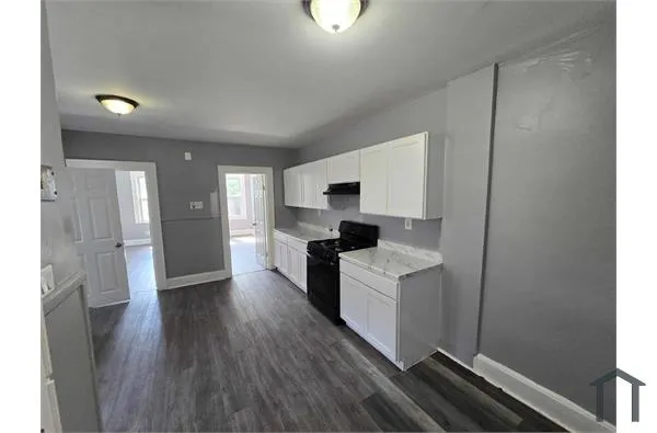 Primary Photo - 558 Lyons Ave #1L