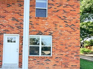 821 W Wood St APT B, Troy, MO 63379