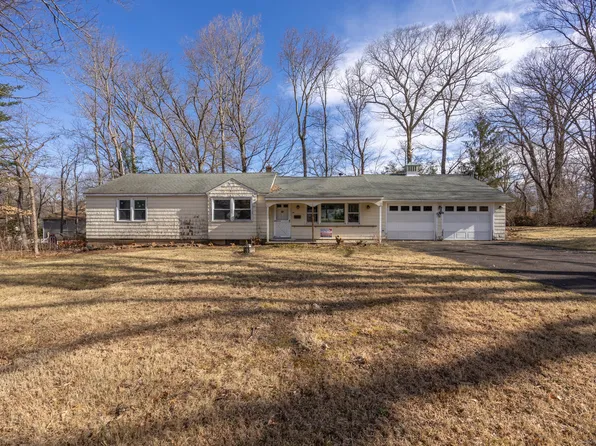 26 Lake Garda Drive, Farmington, CT 06085