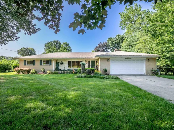 2703 W Smith Rd, Lambertville, MI 48144