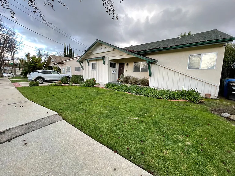 15560 Otsego St — Photo 2