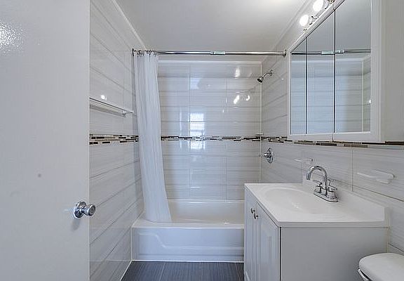 2nd image of 347 E 60th St #3C