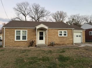 1136 S Cedar St, Nevada, MO 64772