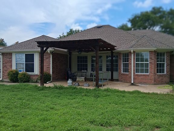 2nd image of 104 Carmen Dr