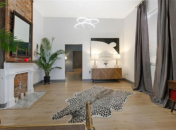 5th image of 1837 Touro St