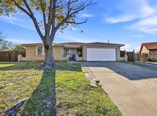 5011 Prairieview Ct S, Arlington, TX 76017