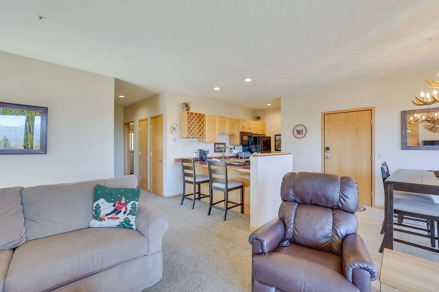 2 bed, 2.0 bath, 893 sqft, $3,612 — Photo 4