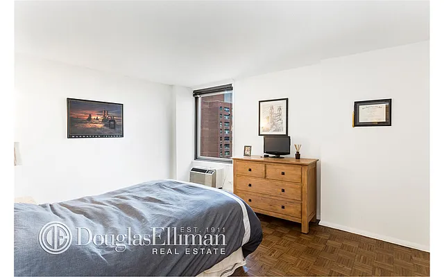 Rented by Douglas Elliman | media 14