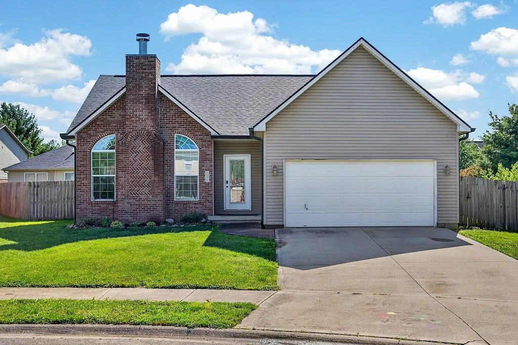 Sumpter Stay: Furnished 3-Bedroom with Garage, Pets Welcome — Photo 2