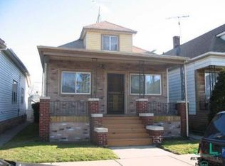 3896 Garvin St, Hamtramck, MI 48212