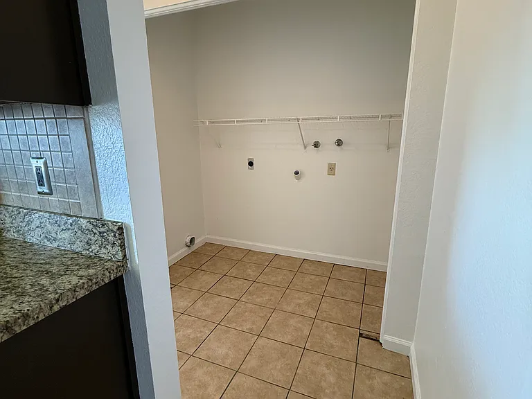 120 Adobe Ct #120 — Photo 13