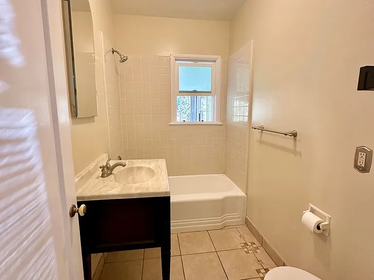 738 Vine St — Photo 15