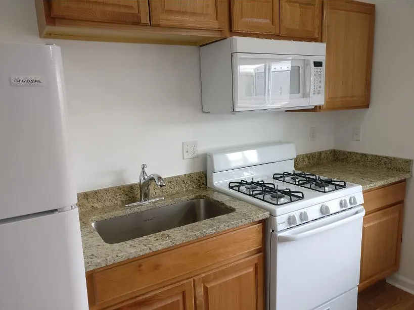 3 bed, $994 — Photo 1