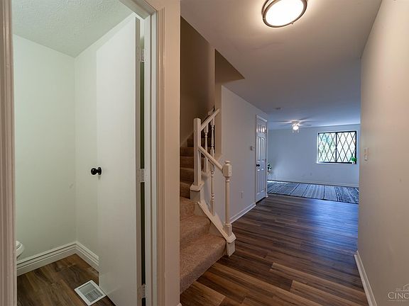 2nd image of 421 Dartmouth Circle
