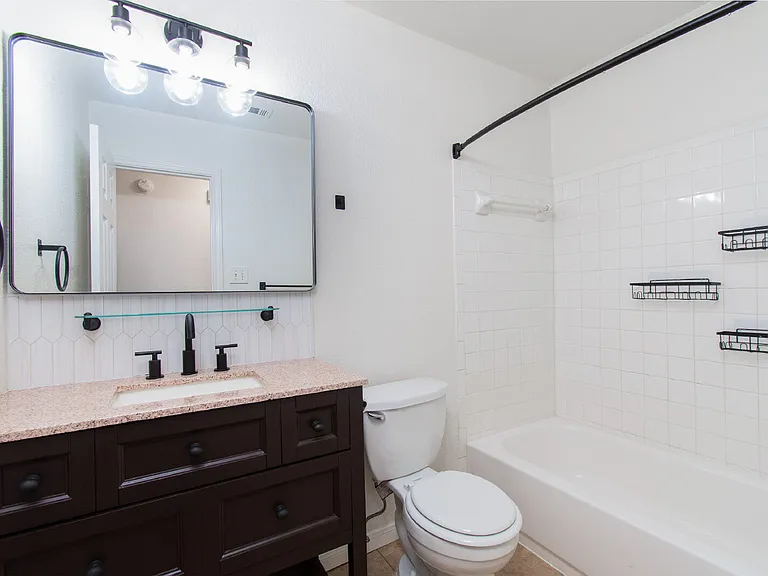 1213 Fox Creek Dr — Photo 11