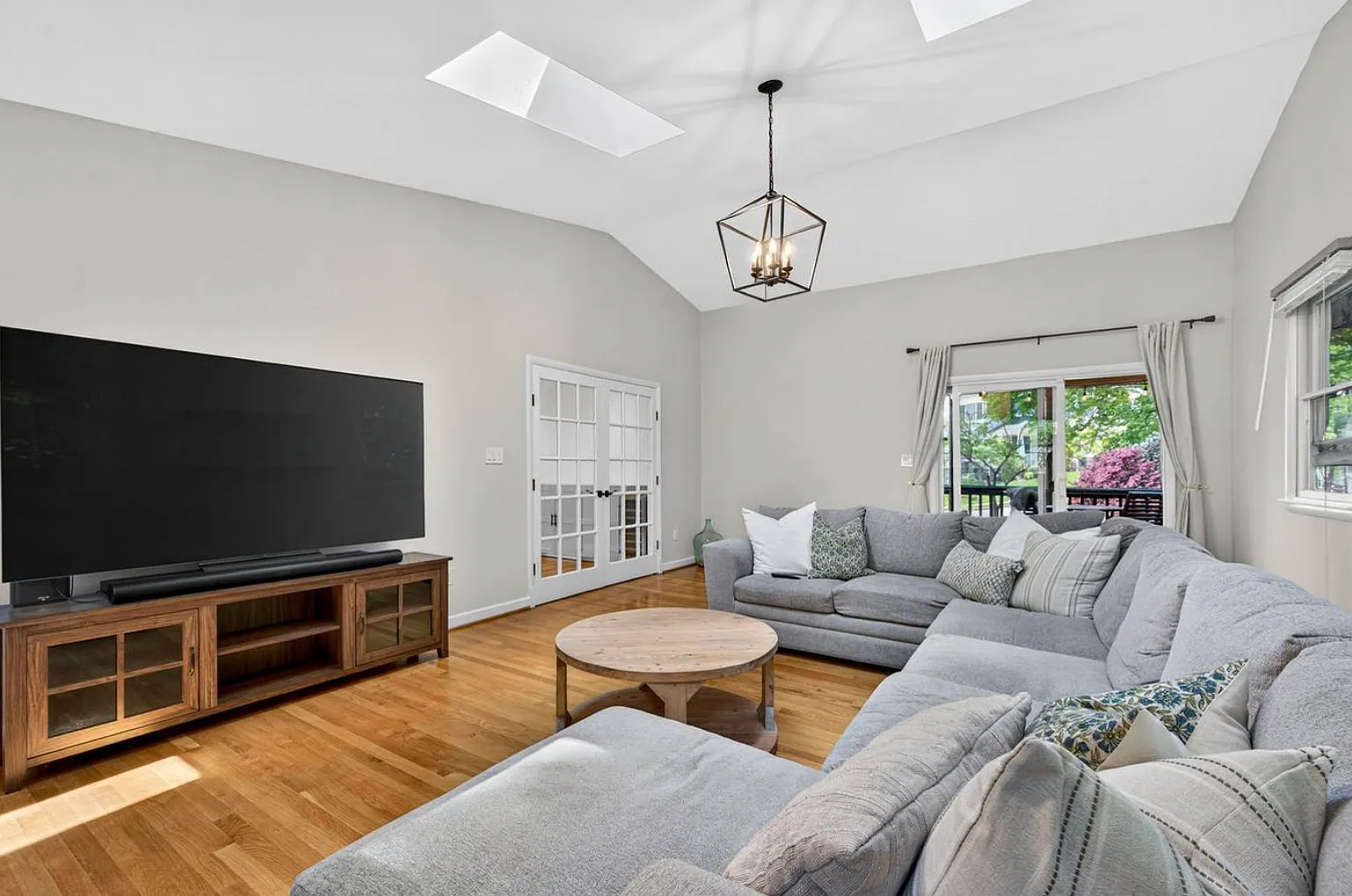4 bed, 3000 sqft, $5,100 — Photo 4