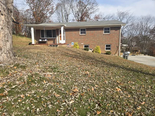 824 Pleasant View Dr, Dandridge, TN 37725