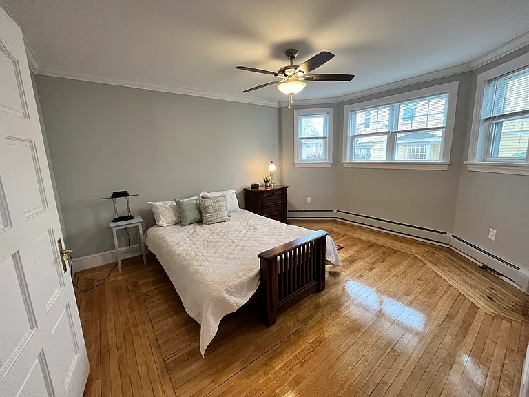 28-28A Richardson Ave — Photo 3