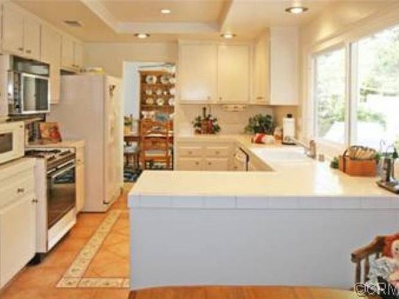 Large Sunlet Kitchen!