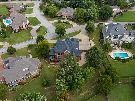 5th image of 38 W Buckingham Dr
