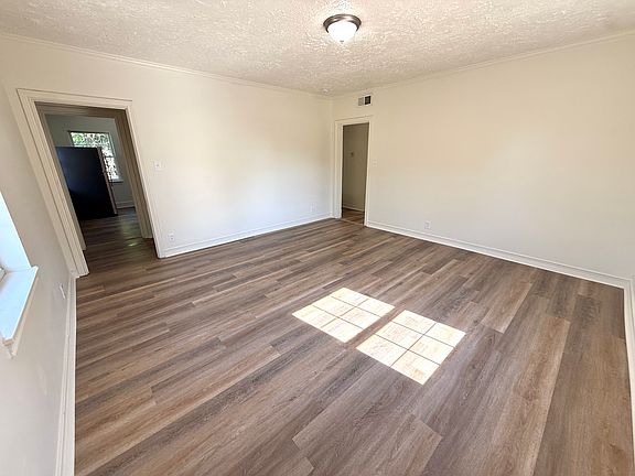 5th image of 220 N Cherry St #2