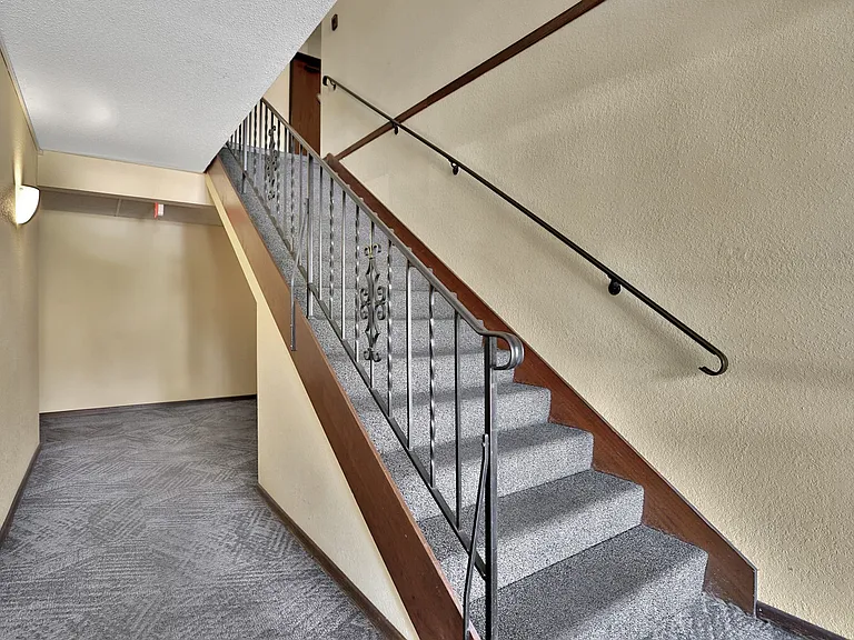 Oakridge Apartments — Photo 7