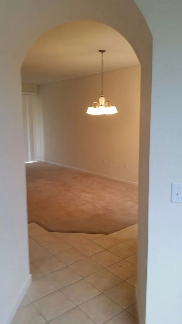 This beautiful and well-kept townhouse features 3 Bedrooms and 3 Bathrooms located at Trafalgar V... — Photo 3