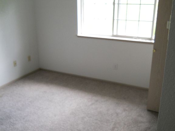 4th image of 622 N Polk St