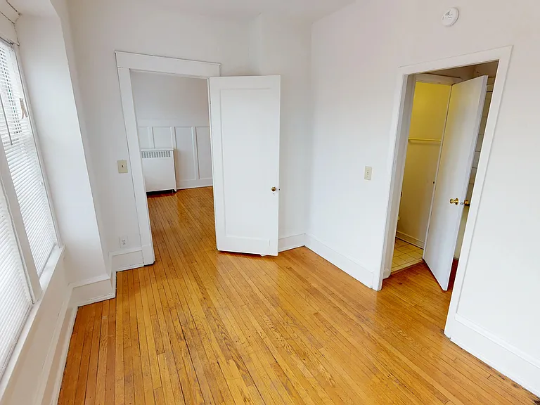 2518 N Farwell Ave — Photo 20