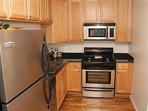 1st image of 1830 W Lawrence Ave APT 3A