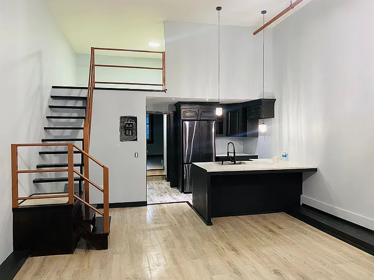 136 S Market St #B — Photo 2