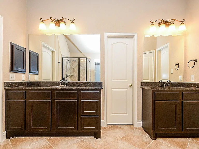2911 Village Brook Ln — Photo 23