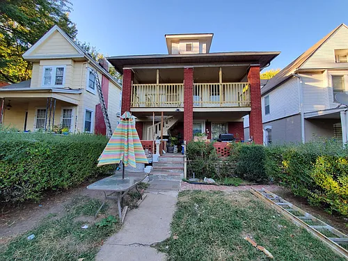 2622 E 8th St Photo 1