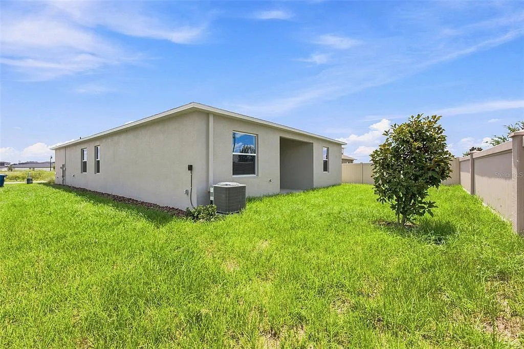 4 bed, 3.0 bath, 2109 sqft, $2,490 — Photo 3