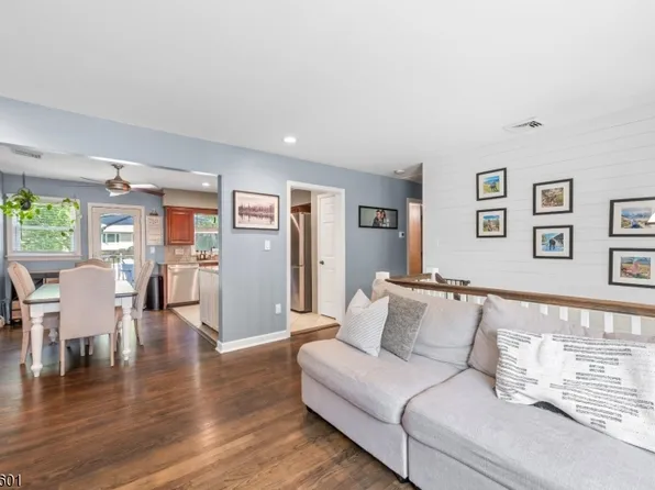 561 Rogers Dr, Roxbury Twp., NJ 07850