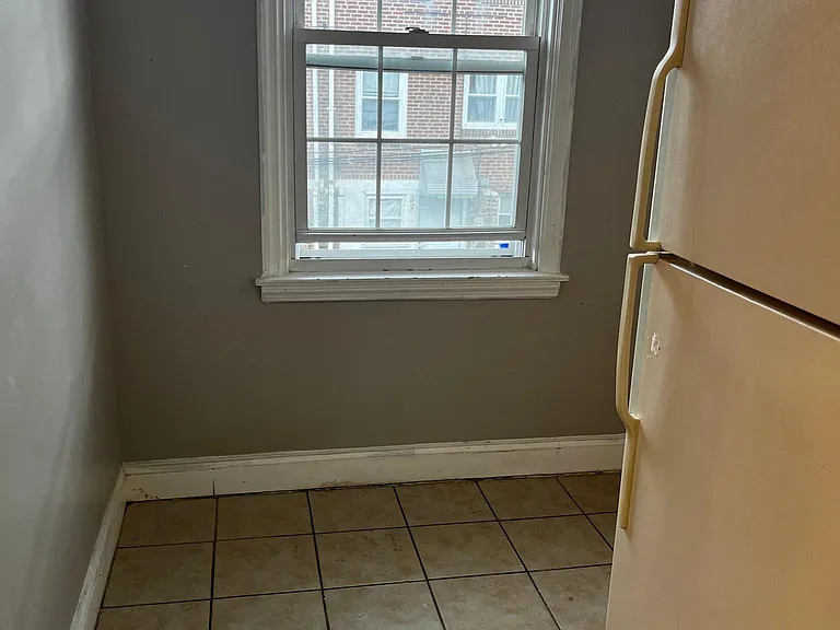 214 Cambridge Rd — Photo 1