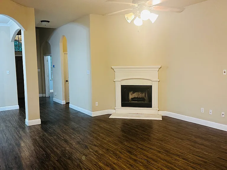 3503 Holly Rd — Photo 4