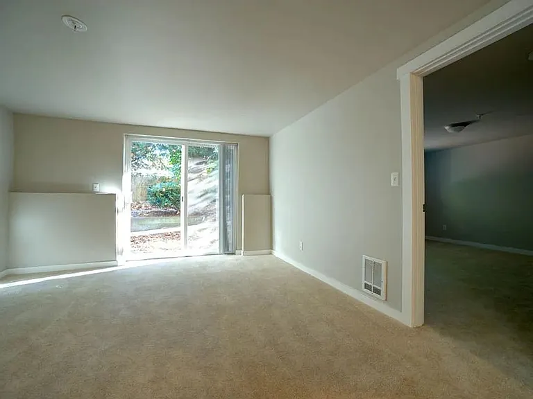 LC Park Place Apartments — Photo 9